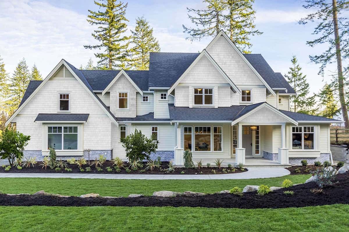 5-Bed Luxury Modern Farmhouse with Private Apartment