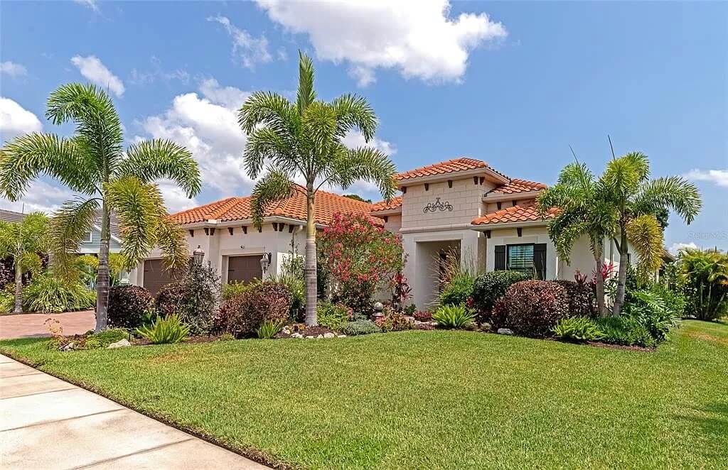 3-Bedroom Mediterranean Style Single-Story Home (2,700 Sq. Ft. Floor Plan)